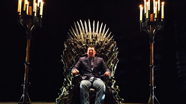 Piers as the Mad King in his throne